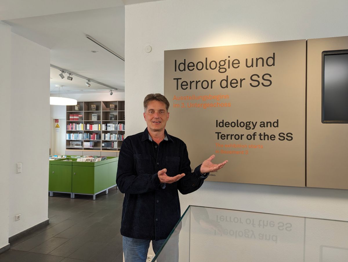 Öffentliche Führung in der Erinnerungs- und Gedenkstätte in Deutscher Gebärdensprache